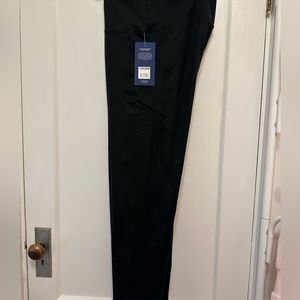 Marika yoga pants with phone pockets